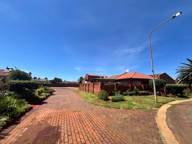 3 Bedroom Property for Sale in Lenasia South Gauteng