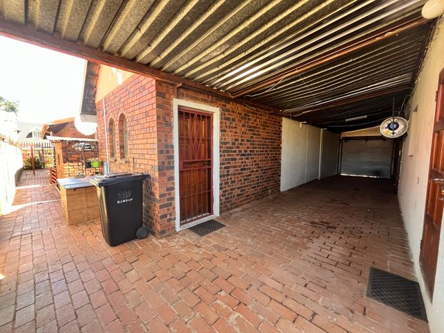 3 Bedroom Property for Sale in Lenasia South Gauteng