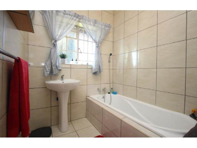 3 Bedroom Property for Sale in Edenvale Central Gauteng