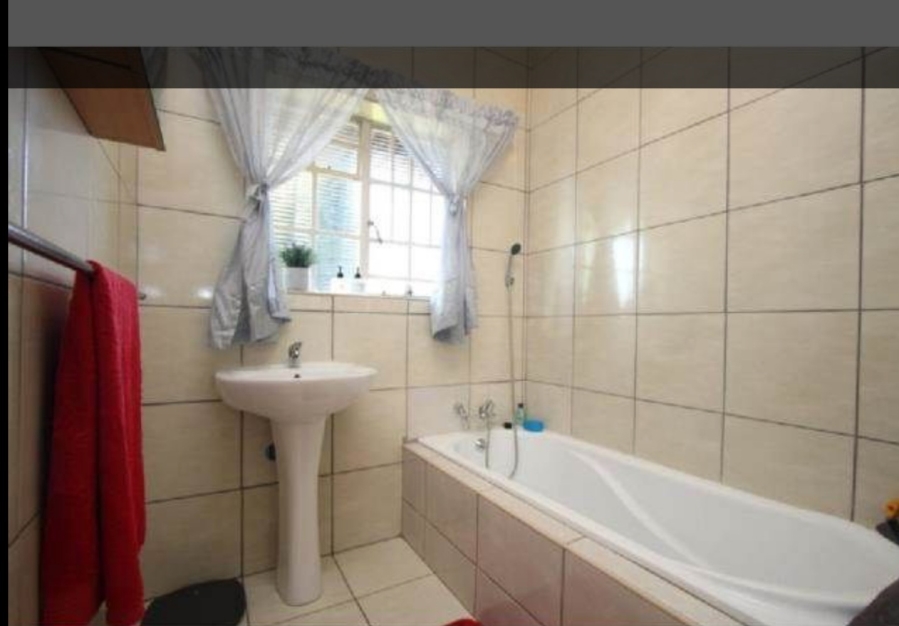 3 Bedroom Property for Sale in Edenvale Central Gauteng