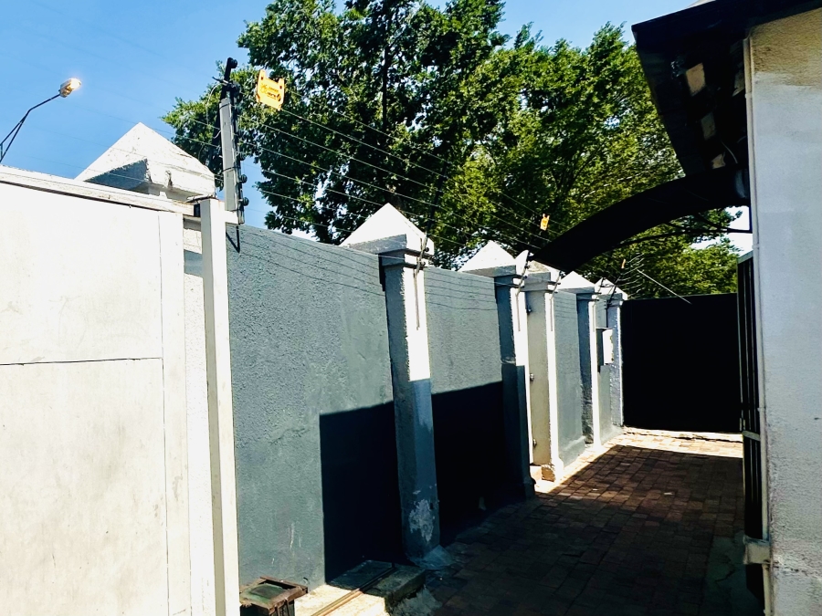 7 Bedroom Property for Sale in Rosettenville Gauteng