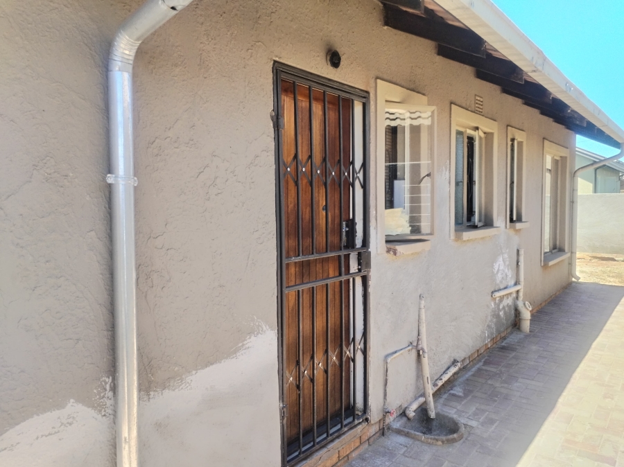 To Let 3 Bedroom Property for Rent in Vosloorus Gauteng