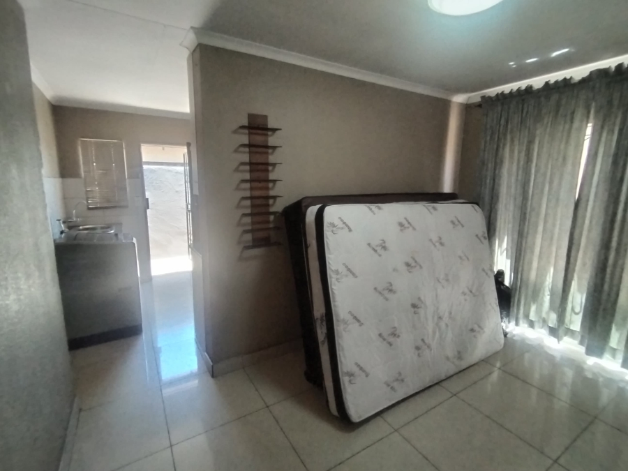 To Let 3 Bedroom Property for Rent in Vosloorus Gauteng