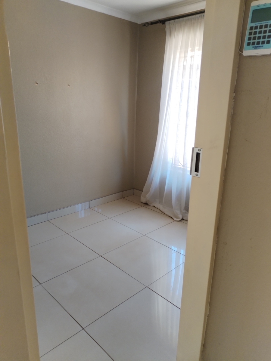 To Let 3 Bedroom Property for Rent in Vosloorus Gauteng