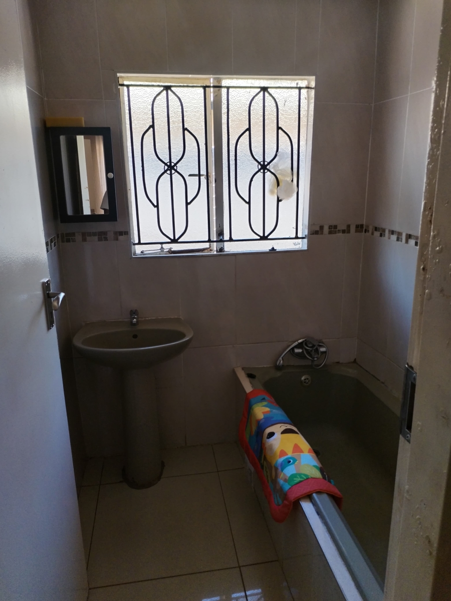 To Let 3 Bedroom Property for Rent in Vosloorus Gauteng