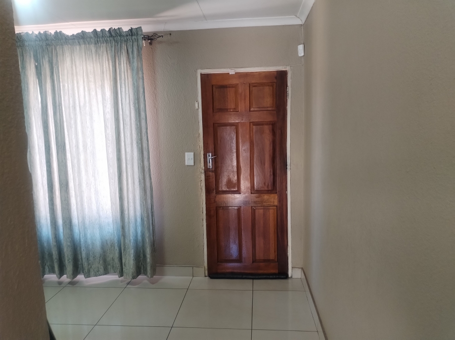 To Let 3 Bedroom Property for Rent in Vosloorus Gauteng