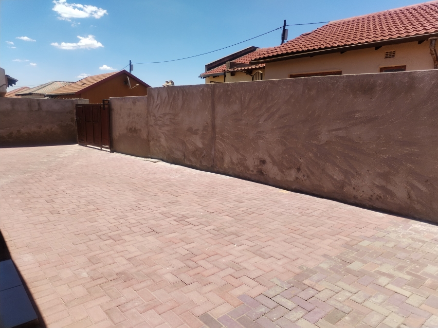 To Let 3 Bedroom Property for Rent in Vosloorus Gauteng