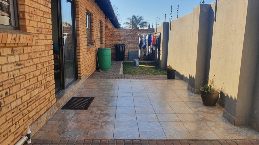 3 Bedroom Property for Sale in New Redruth Gauteng