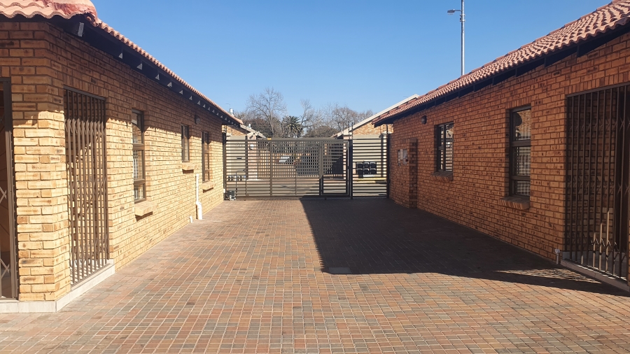 3 Bedroom Property for Sale in New Redruth Gauteng