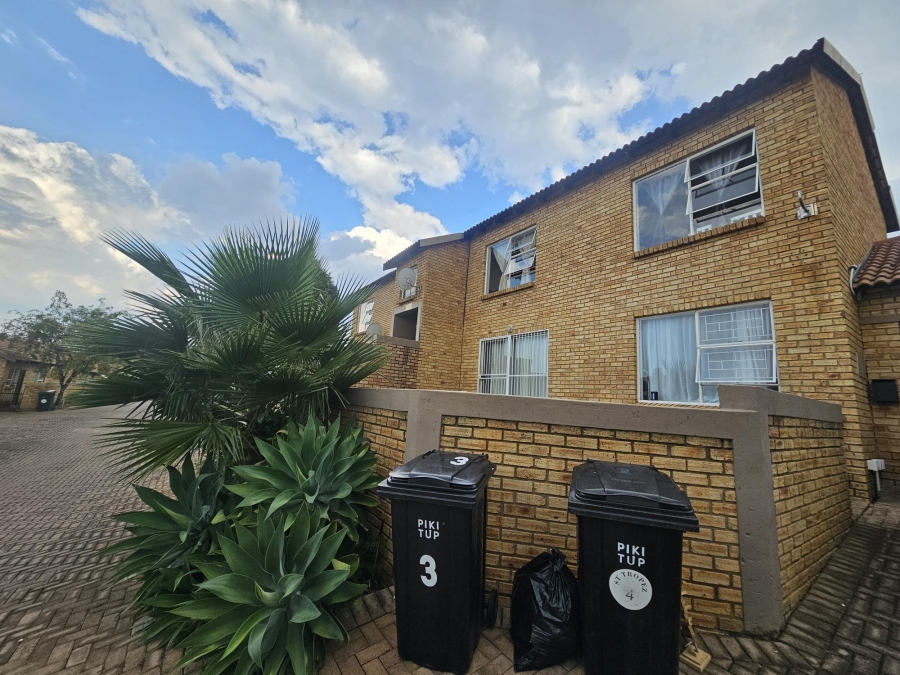 2 Bedroom Property for Sale in Honeydew Manor Gauteng