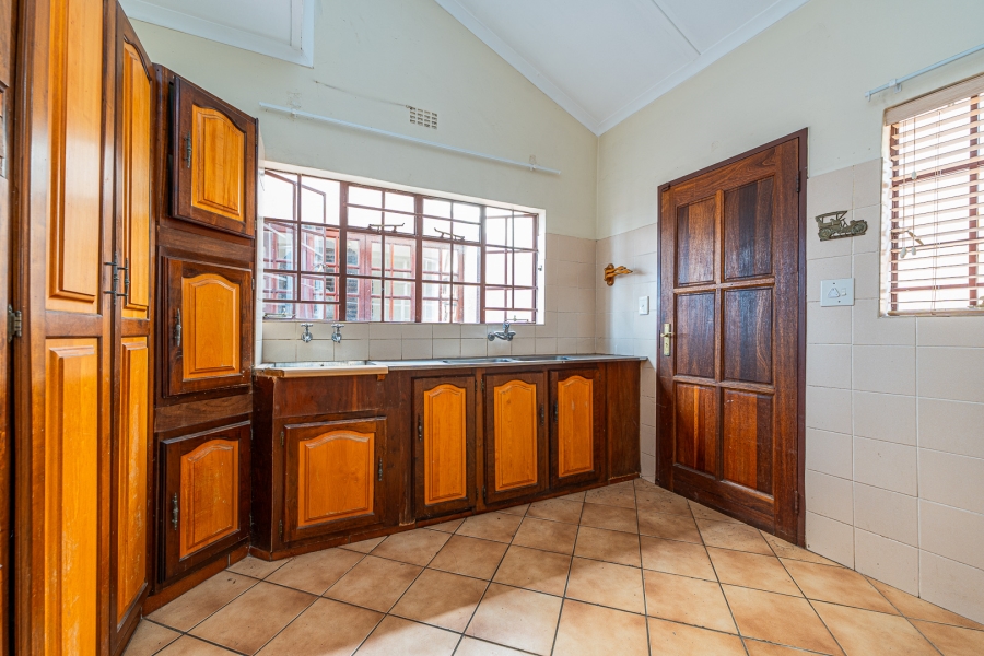 8 Bedroom Property for Sale in Floracliffe Gauteng