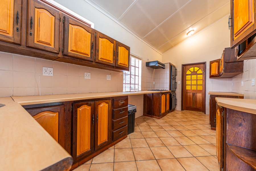 8 Bedroom Property for Sale in Floracliffe Gauteng