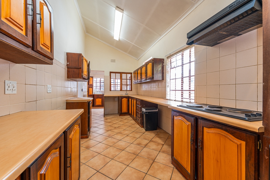 8 Bedroom Property for Sale in Floracliffe Gauteng