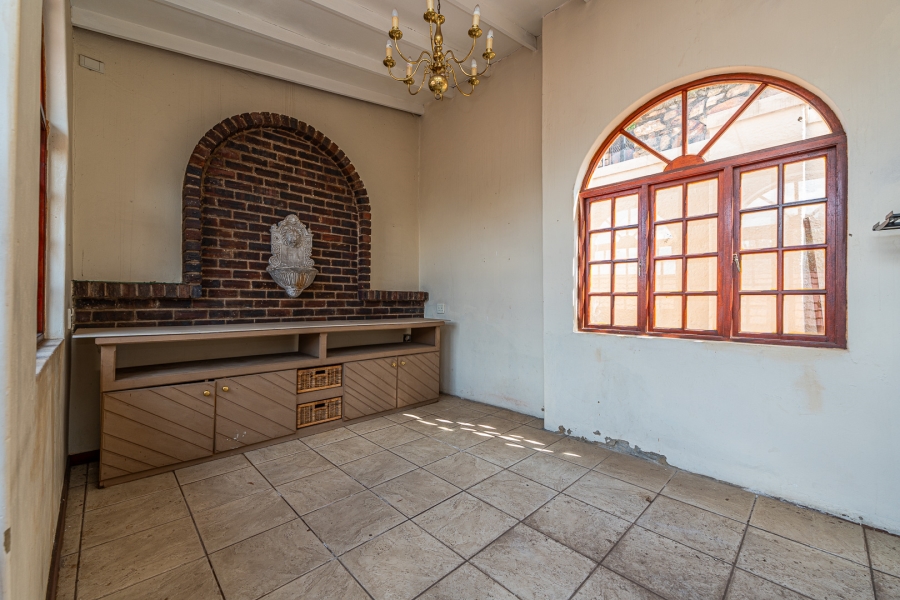 8 Bedroom Property for Sale in Floracliffe Gauteng