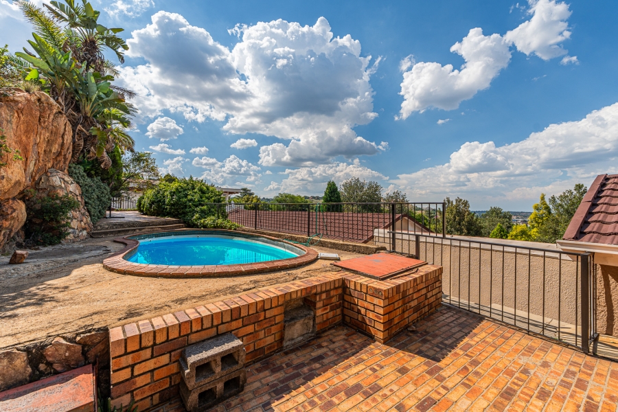 8 Bedroom Property for Sale in Floracliffe Gauteng