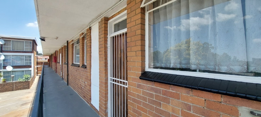 To Let 2 Bedroom Property for Rent in Rosettenville Gauteng