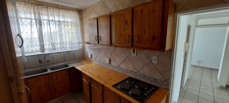 To Let 2 Bedroom Property for Rent in Rosettenville Gauteng