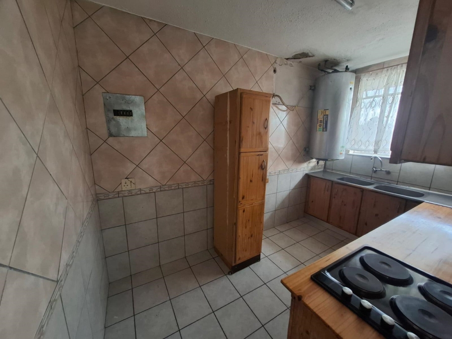 To Let 2 Bedroom Property for Rent in Rosettenville Gauteng