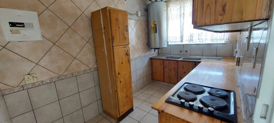 To Let 2 Bedroom Property for Rent in Rosettenville Gauteng