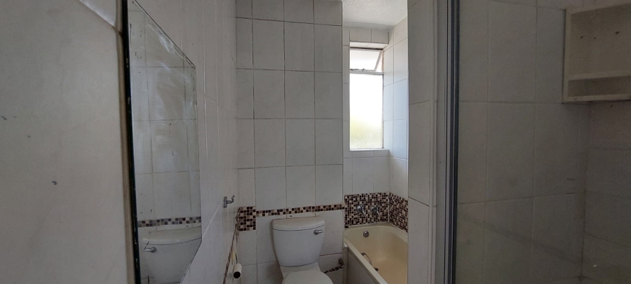 To Let 2 Bedroom Property for Rent in Rosettenville Gauteng