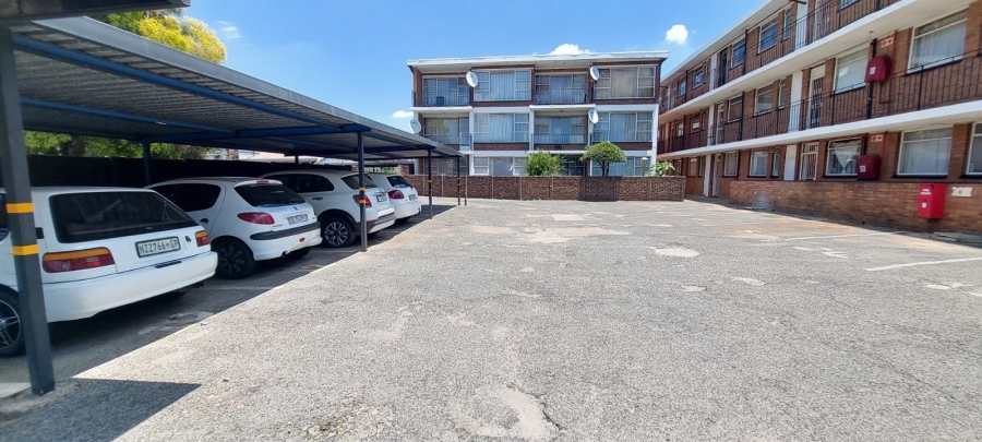 To Let 2 Bedroom Property for Rent in Rosettenville Gauteng