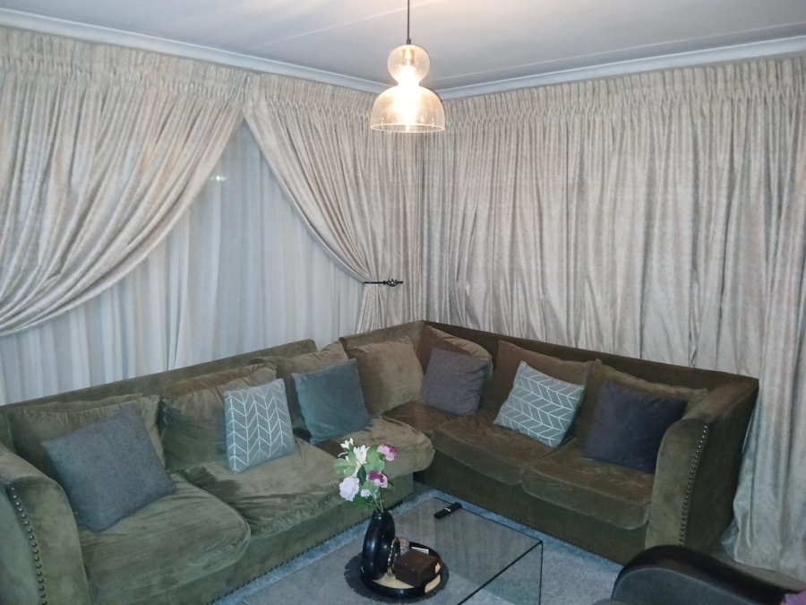 3 Bedroom Property for Sale in Roodekop Gauteng