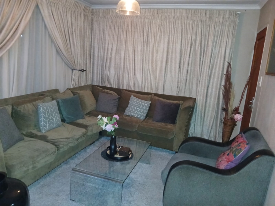 3 Bedroom Property for Sale in Roodekop Gauteng