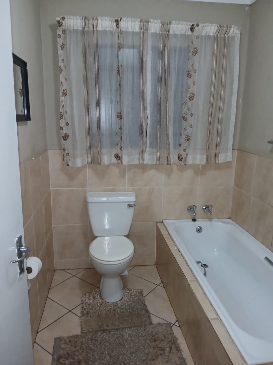 3 Bedroom Property for Sale in Roodekop Gauteng