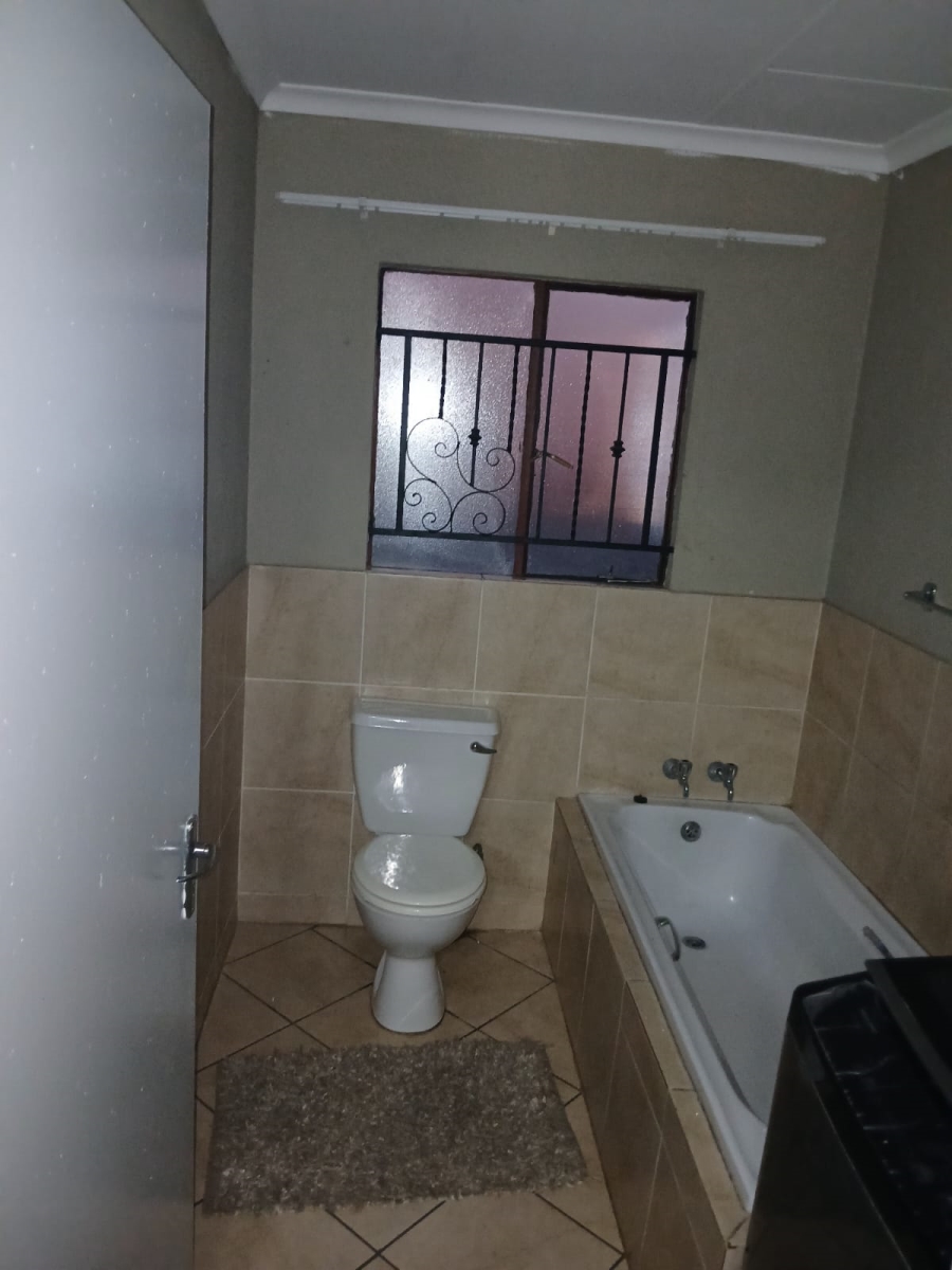 3 Bedroom Property for Sale in Roodekop Gauteng