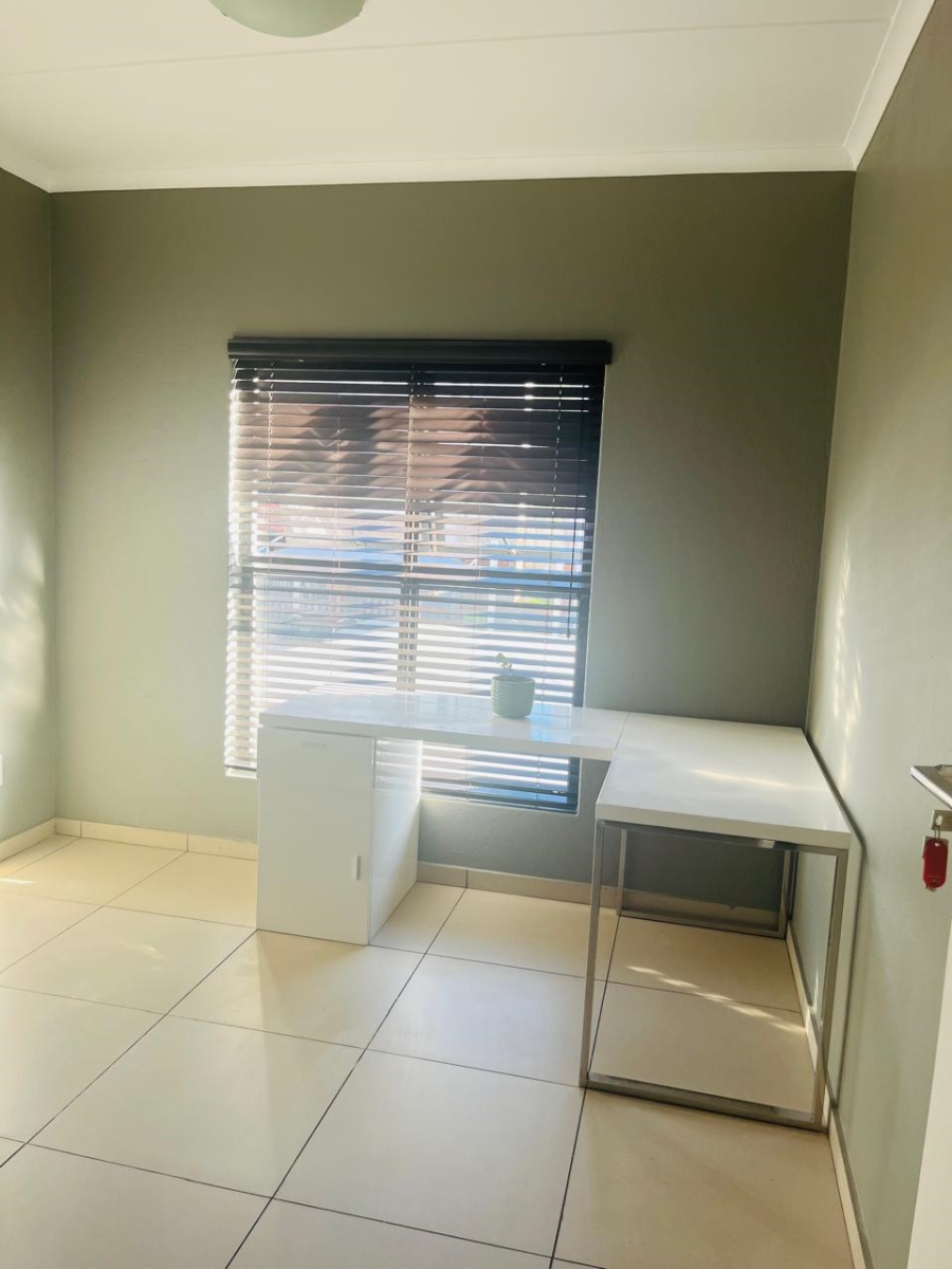 To Let 2 Bedroom Property for Rent in Erand Gardens Gauteng