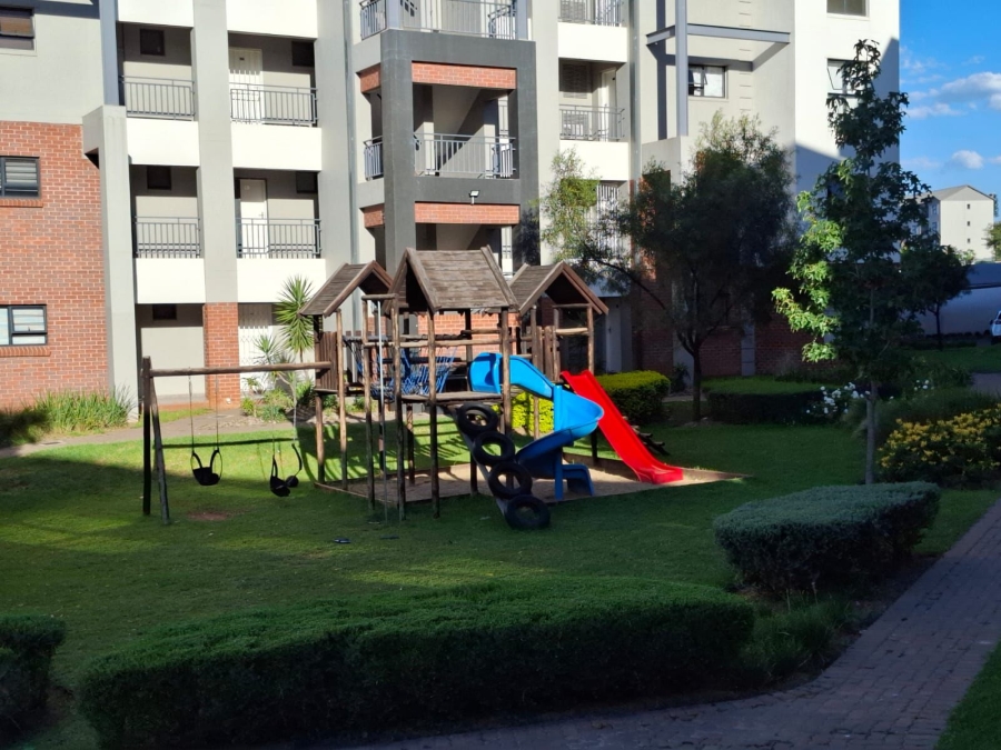 To Let 2 Bedroom Property for Rent in Erand Gardens Gauteng