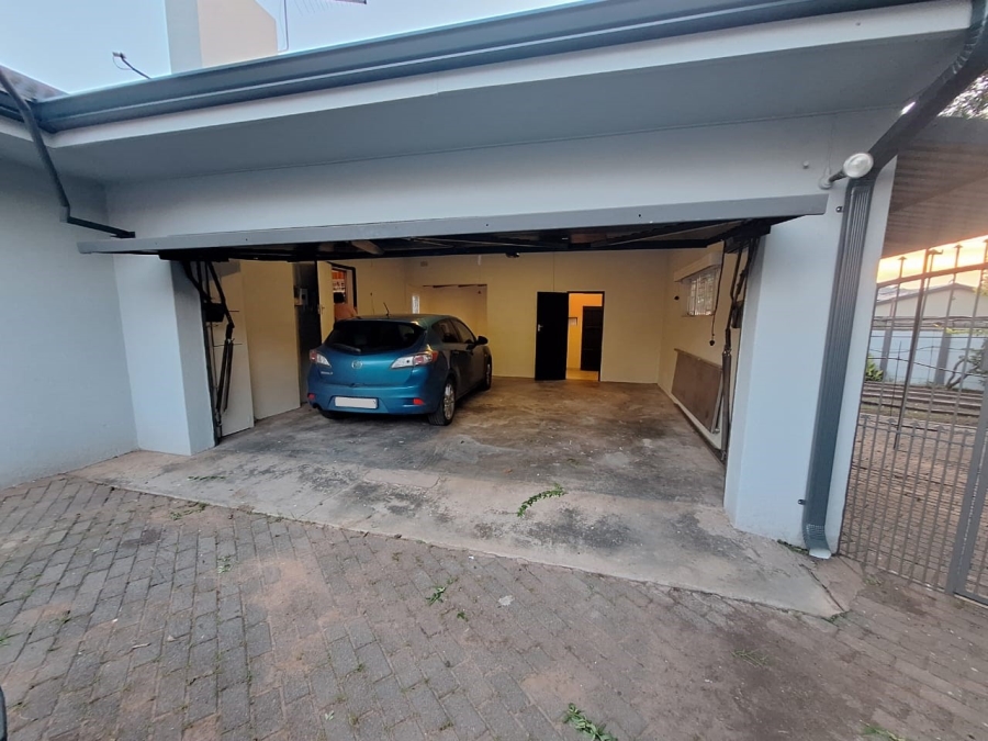 To Let 4 Bedroom Property for Rent in Farrarmere Gauteng