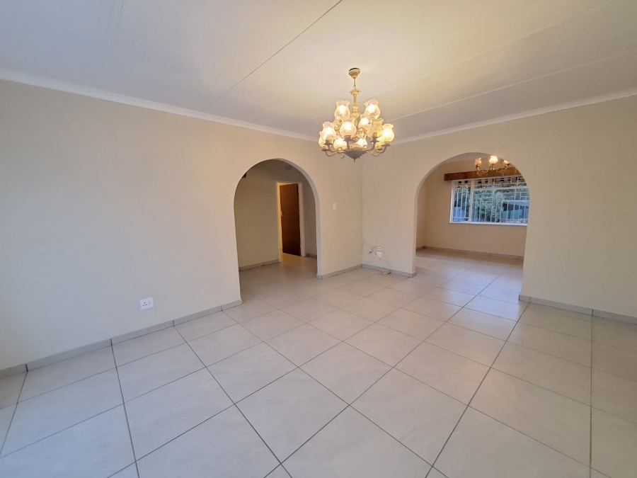 To Let 4 Bedroom Property for Rent in Farrarmere Gauteng