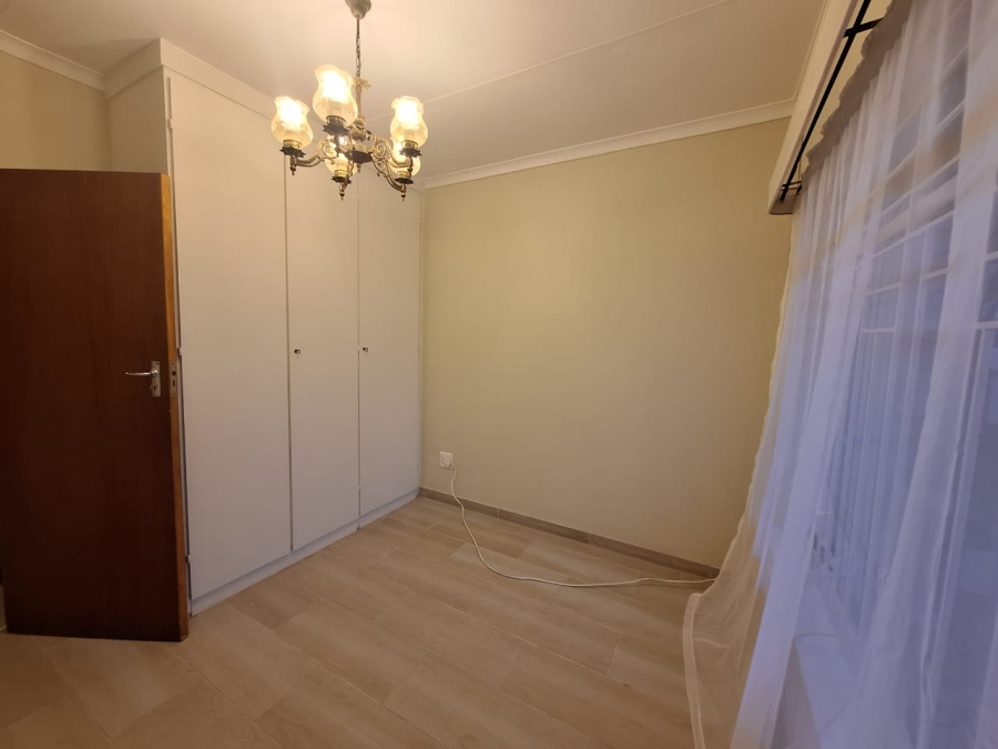 To Let 4 Bedroom Property for Rent in Farrarmere Gauteng