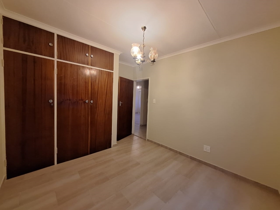 To Let 4 Bedroom Property for Rent in Farrarmere Gauteng