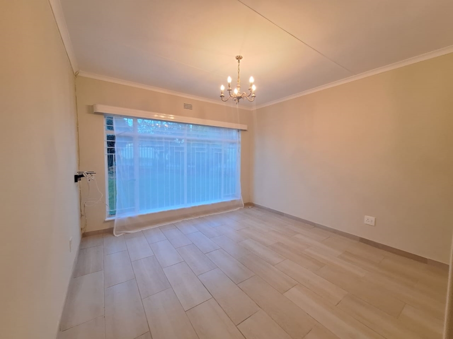 To Let 4 Bedroom Property for Rent in Farrarmere Gauteng