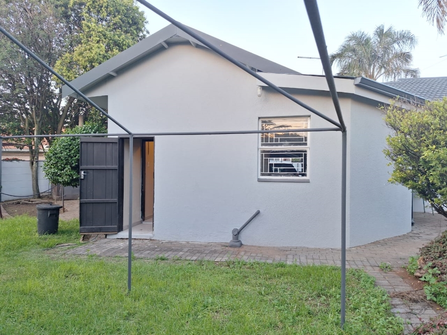 To Let 4 Bedroom Property for Rent in Farrarmere Gauteng