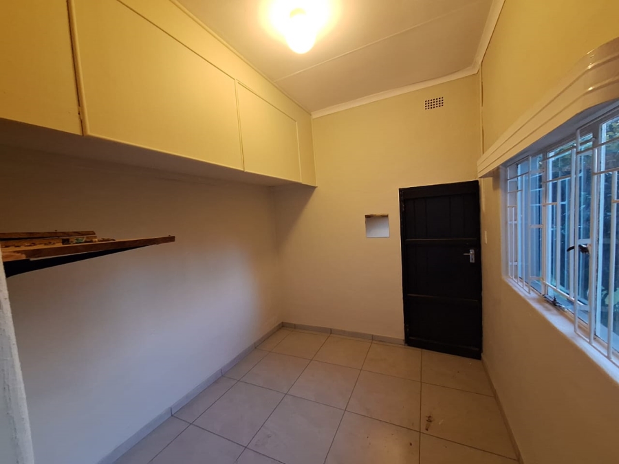 To Let 4 Bedroom Property for Rent in Farrarmere Gauteng