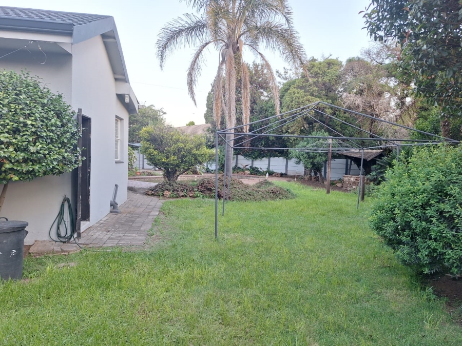 To Let 4 Bedroom Property for Rent in Farrarmere Gauteng