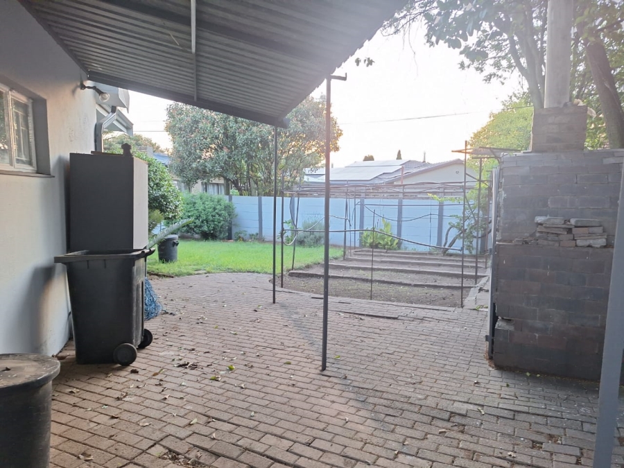 To Let 4 Bedroom Property for Rent in Farrarmere Gauteng