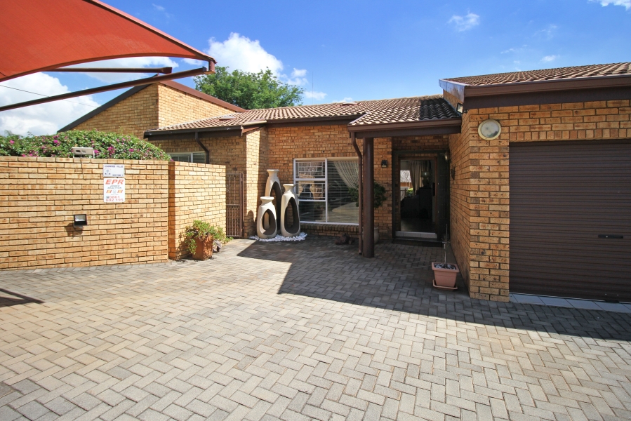 3 Bedroom Property for Sale in Rangeview Gauteng