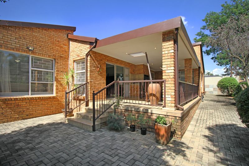 3 Bedroom Property for Sale in Rangeview Gauteng