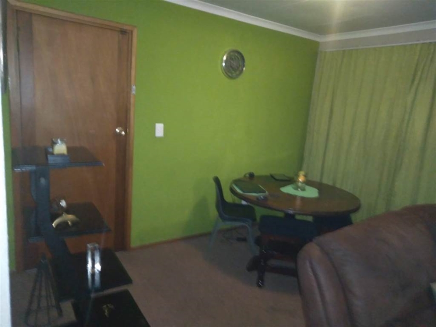 To Let 4 Bedroom Property for Rent in Country View Gauteng