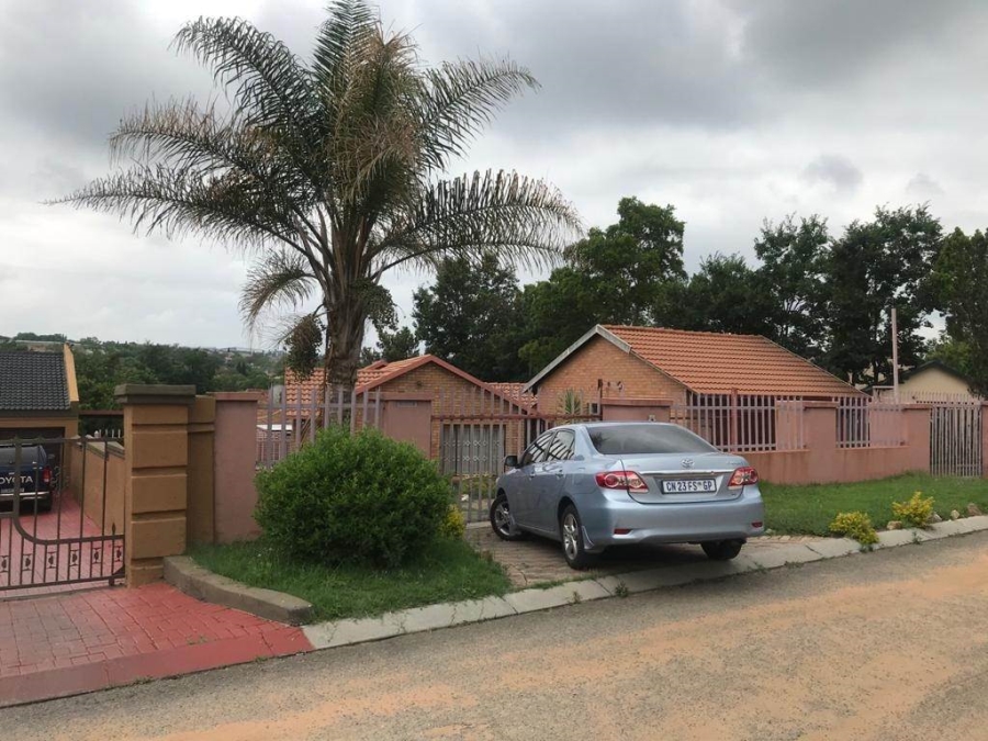 To Let 4 Bedroom Property for Rent in Country View Gauteng