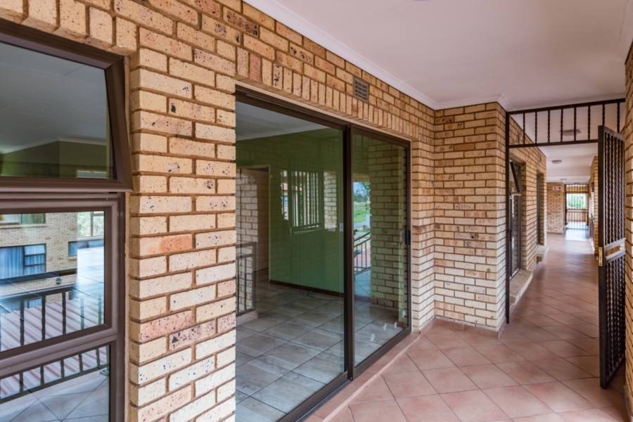 To Let 2 Bedroom Property for Rent in Monument Gauteng