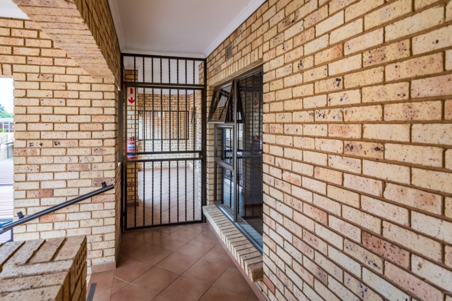 To Let 2 Bedroom Property for Rent in Monument Gauteng