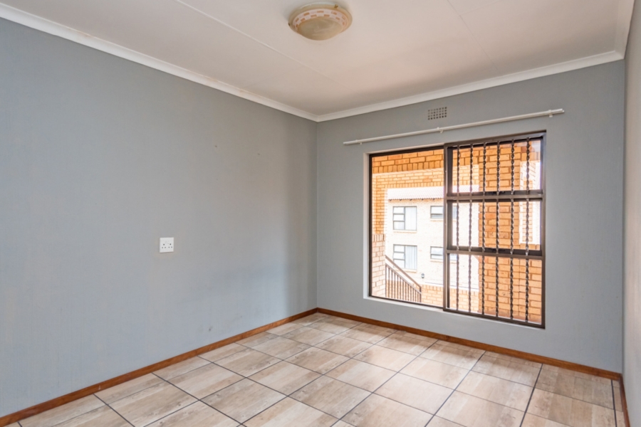 To Let 2 Bedroom Property for Rent in Monument Gauteng