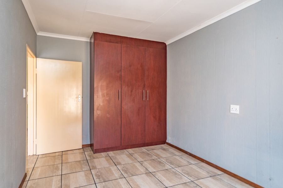 To Let 2 Bedroom Property for Rent in Monument Gauteng