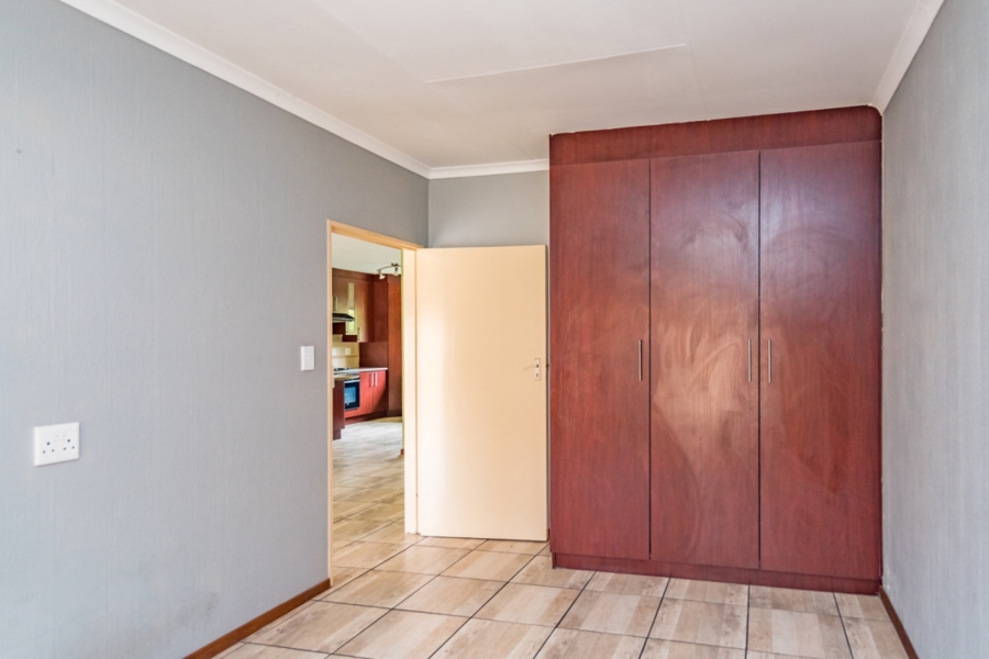 To Let 2 Bedroom Property for Rent in Monument Gauteng