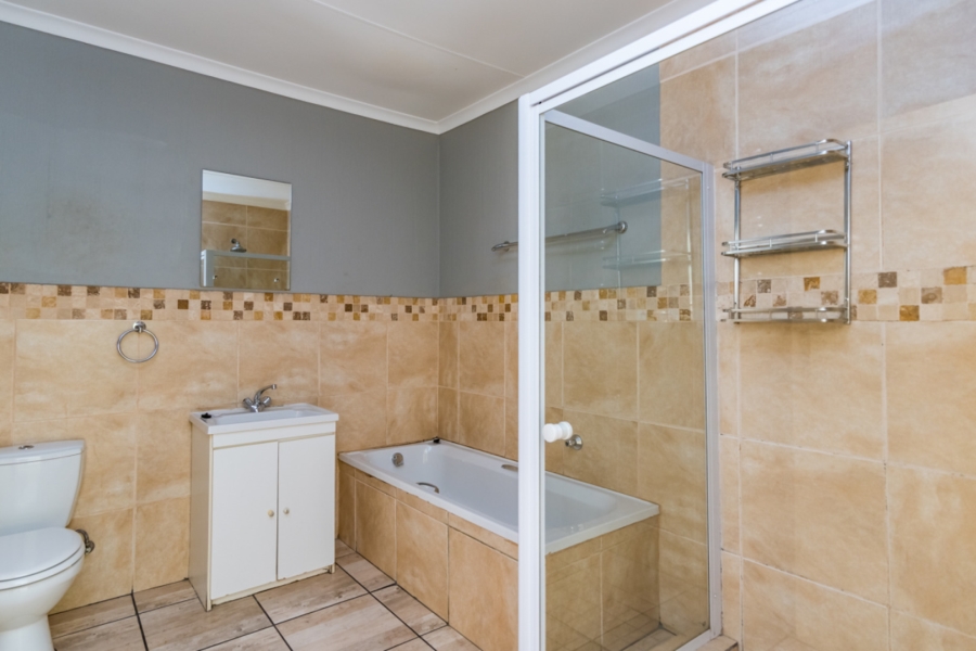 To Let 2 Bedroom Property for Rent in Monument Gauteng